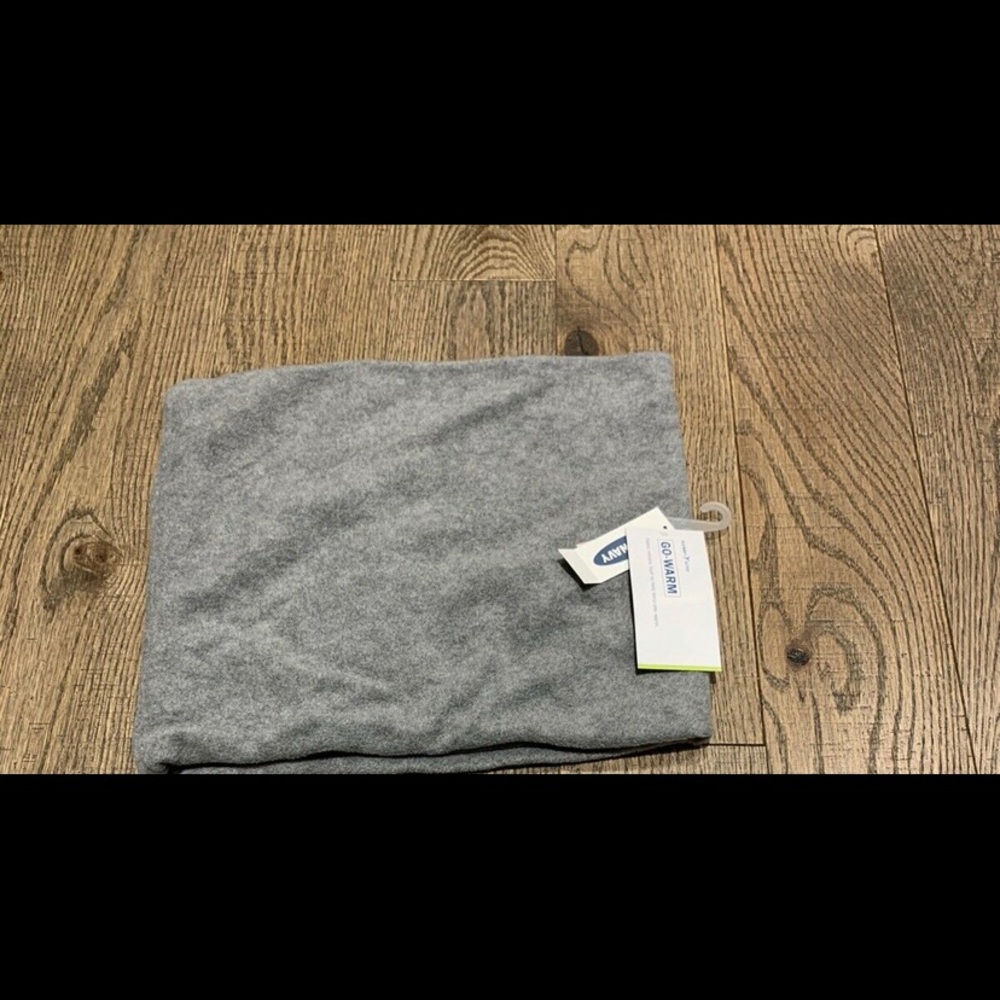 Old Navy Active Go-Warm Neck Warmer